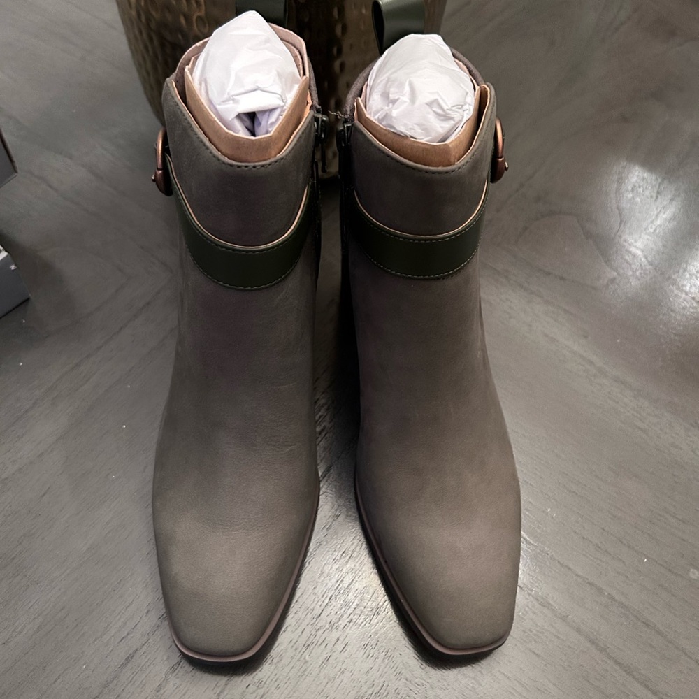 VIONIC Tenley Women's Mid Shaft Ankle Boot - Picture 8 of 15